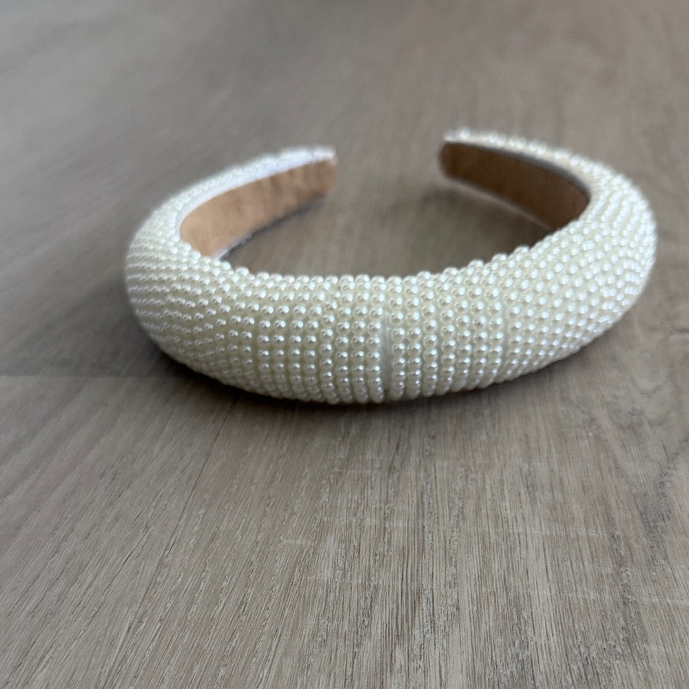 LIKE NEW Pearl Headband
